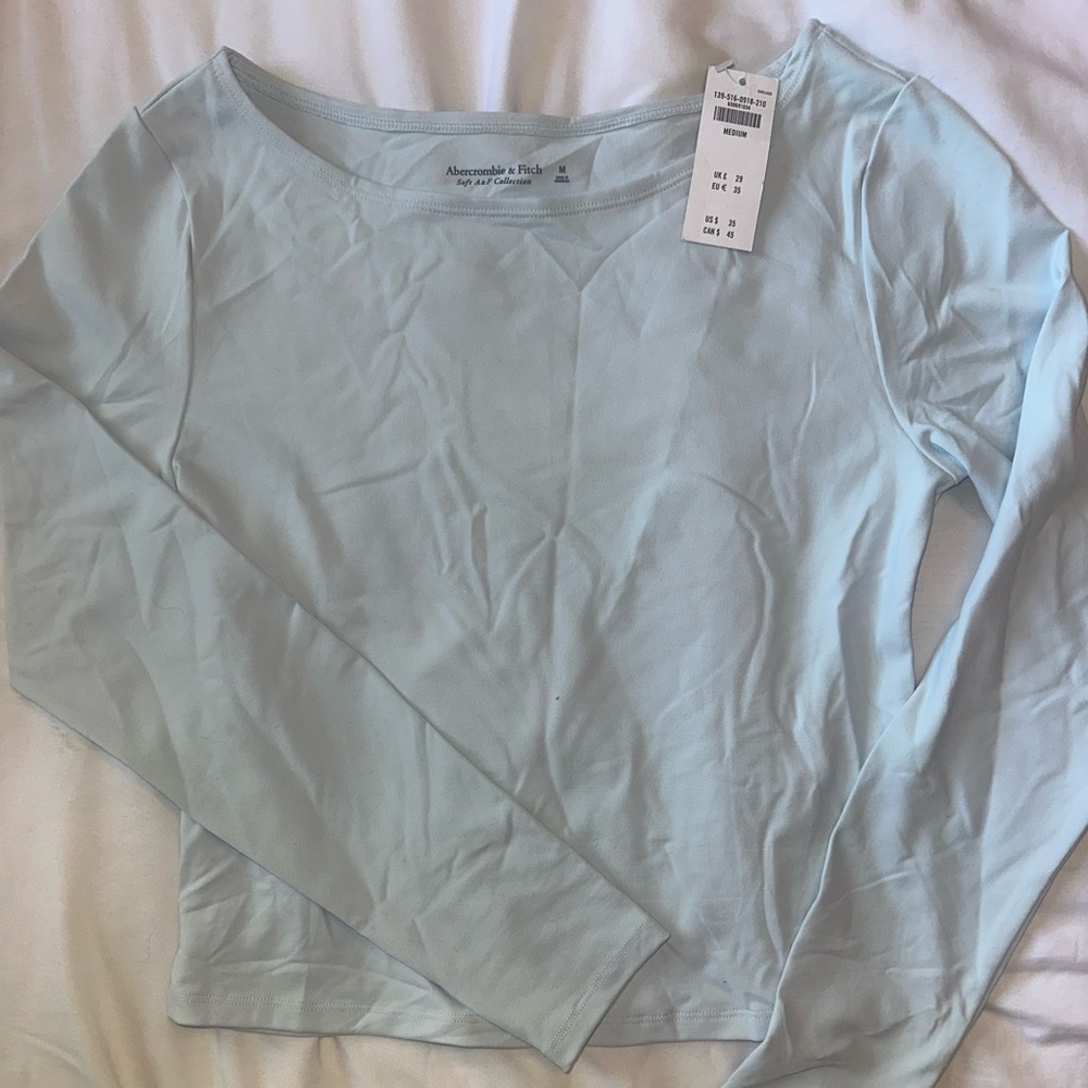ABERCROMBIE & FITCH CROPPED LONG SLEEVE BABY BLUE COLOR SIZE MEDIUM 🫐🫐